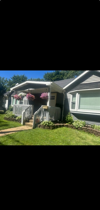 627 Dayton Ave in Kalamazoo, MI - Foto de edificio