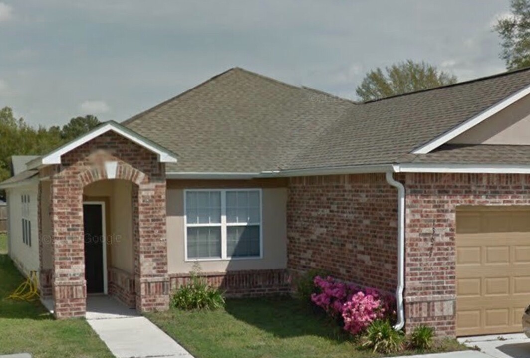 13677 Brookview Ave in Baton Rouge, LA - Foto de edificio