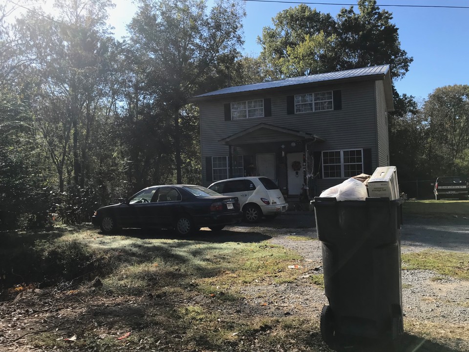 3 DUPLEXES 6 UNITS in La Fayette, GA - Building Photo