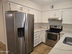 715 N Arrowhead Dr in Chandler, AZ - Building Photo - Building Photo