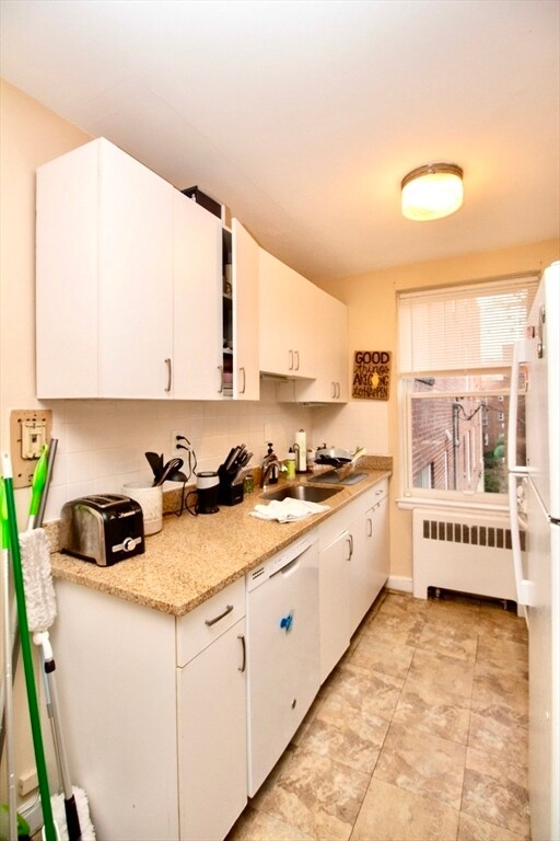 18 Dean Rd, Unit 1 in Brookline, MA - Building Photo - Building Photo