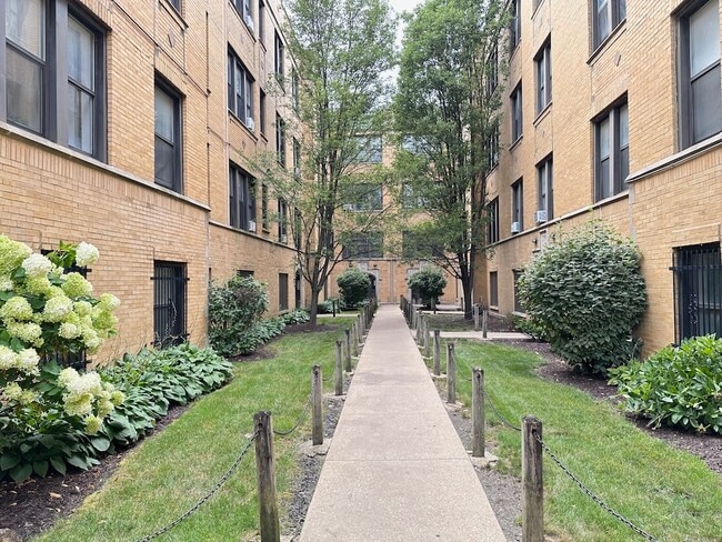 property at 1542 N Kedzie Ave