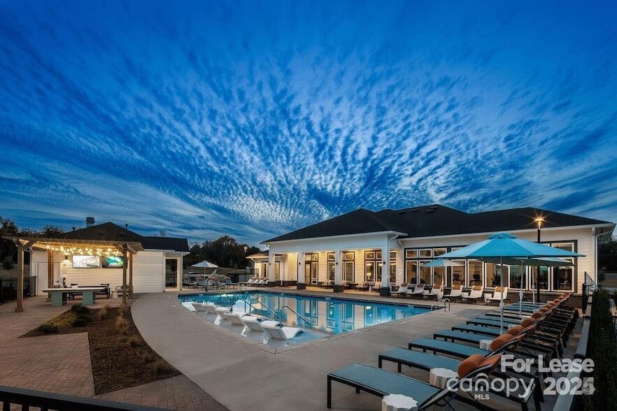 225 Rhyne Rd, Unit A1 in Charlotte, NC - Building Photo