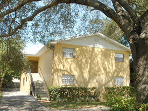 Royal Oaks in Tampa, FL - Building Photo - Building Photo