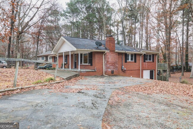 2213 Davis Rd SW in Stone Mountain, GA - Building Photo - Building Photo