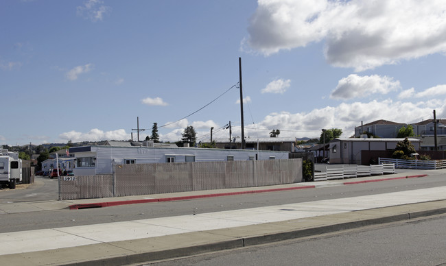 Avalon Mobile Home Park in Castro Valley, CA - Foto de edificio - Building Photo