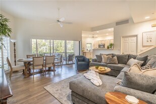 651 10th Ave S in Naples, FL - Building Photo