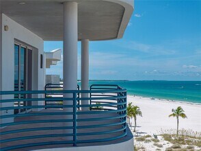 3910 Gulf Blvd, Unit 400 in St Pete Beach, FL - Foto de edificio - Building Photo