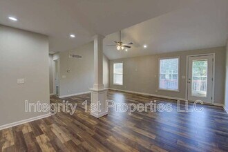 1721 Collins Dr in Platte City, MO - Building Photo - Building Photo