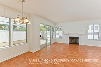 801 Mosaic Cir in Oceanside, CA - Building Photo - Building Photo