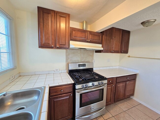 2010 W Lumber St in Lancaster, CA - Building Photo - Building Photo