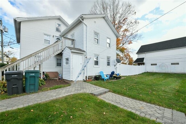 217 Maple Ave in Cheshire, CT - Building Photo - Building Photo