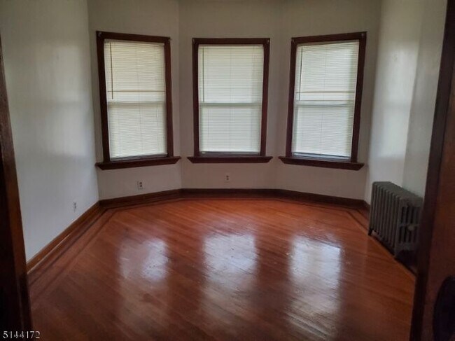 11 S Valley Rd-Unit -2 in West Orange, NJ - Building Photo - Building Photo