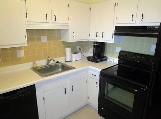 12 Williamsburg Ct, Unit 2 in Shrewsbury, MA - Building Photo - Building Photo