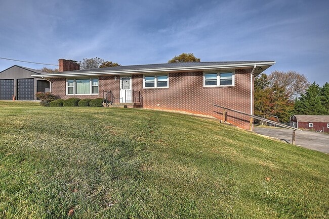 619 Old Stage Rd in Gray, TN - Building Photo - Building Photo