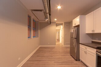1369 W Greenleaf Ave in Chicago, IL - Building Photo - Building Photo