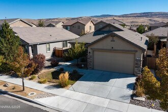 7023 Cinder Village Dr in Sparks, NV - Foto de edificio - Building Photo