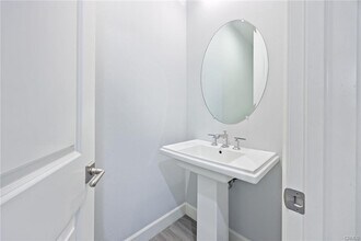 58 Stetson in Irvine, CA - Building Photo - Building Photo