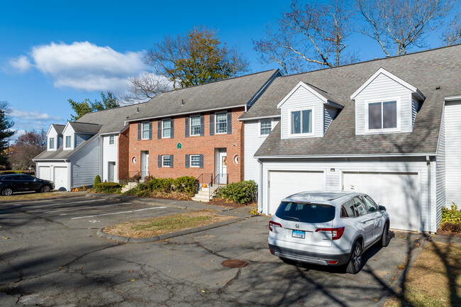 Sheltered Ponds in Plainville, CT - Building Photo - Building Photo