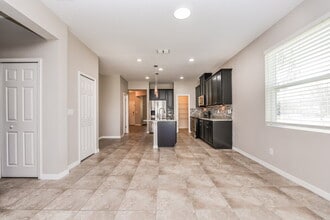 32644 Rapids Loop, Unit 105 in Wesley Chapel, FL - Building Photo - Building Photo