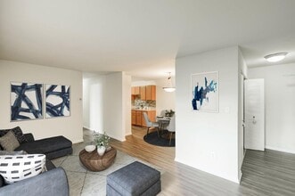 Bennington Crossings Apartment Homes in Alexandria, VA - Foto de edificio - Building Photo
