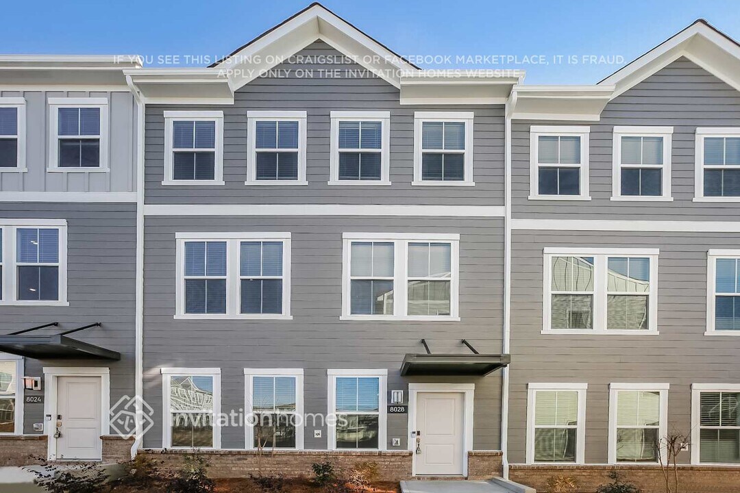 8028 Roest Ln in Charlotte, NC - Foto de edificio