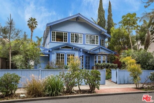 700 Angelus Pl in Los Angeles, CA - Building Photo