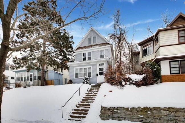 818 Edmund Ave W, Unit 1 in St. Paul, MN - Foto de edificio - Building Photo