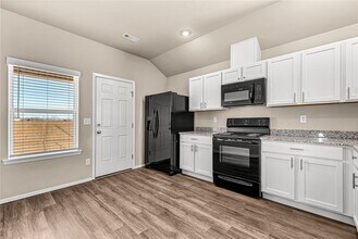 990 Morningside Dr in Fayetteville, AR - Building Photo - Building Photo