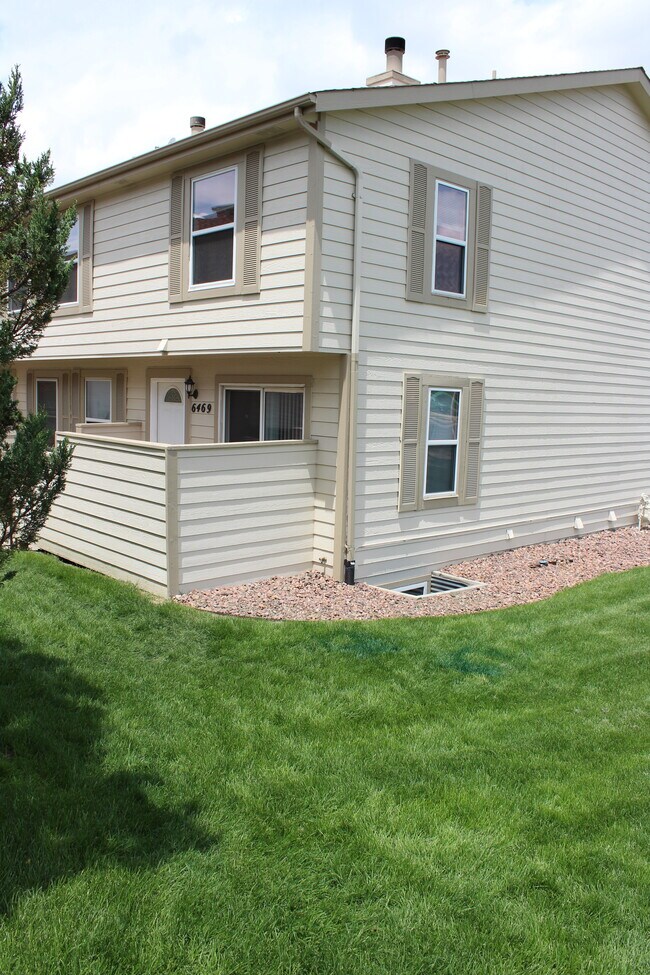 6469 McNichols Ct in Colorado Springs, CO - Foto de edificio - Building Photo