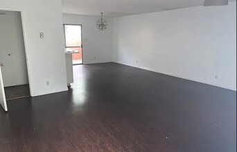 2412 S Shenandoah St in Los Angeles, CA - Foto de edificio - Building Photo