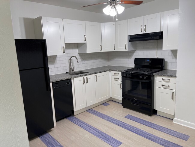Viscount Apartments in Denver, CO - Building Photo - Building Photo