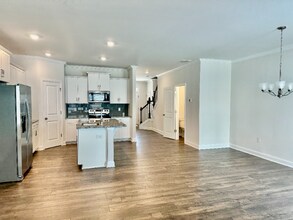 175 Creekview Rd in Hendersonville, NC - Building Photo - Building Photo
