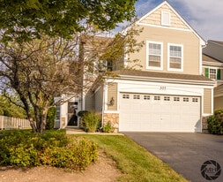 577 Pinebrook Dr in Bolingbrook, IL - Building Photo