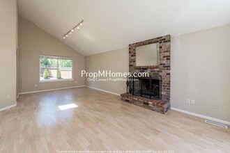 7135 SW 161st Terrace in Beaverton, OR - Building Photo - Building Photo