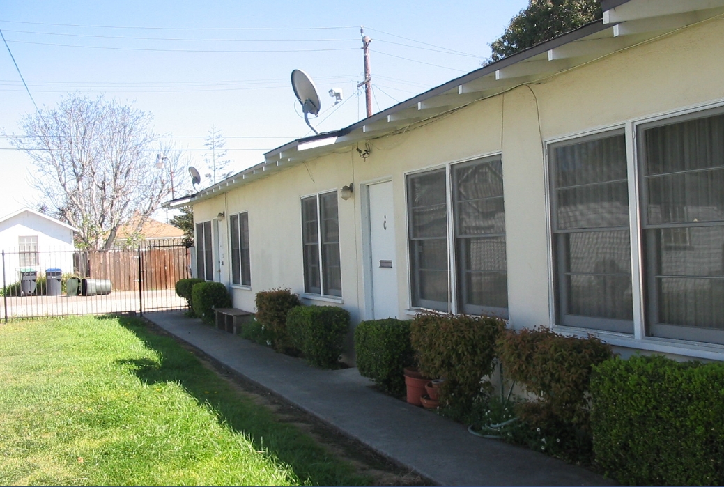 126-130 N M St in Lompoc, CA - Building Photo