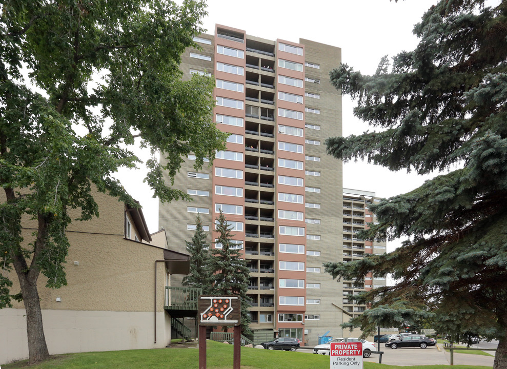 Meadowlark Village Tower A in Edmonton, AB - Building Photo