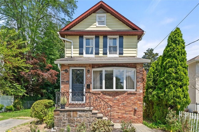 1 Saunders St in Hastings On Hudson, NY - Building Photo - Building Photo