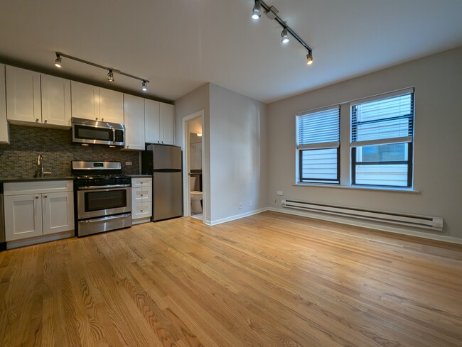 2832 W Palmer St, Unit 205 in Chicago, IL - Building Photo - Building Photo