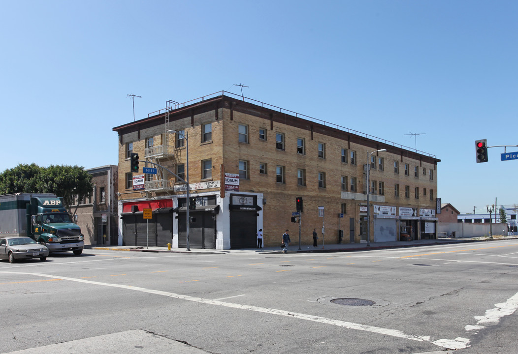 160-166 W Pico Blvd in Los Angeles, CA - Building Photo