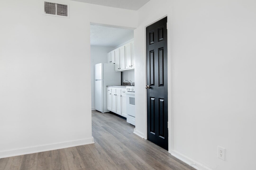 40 Midland Heights Cir in Midland, PA - Building Photo