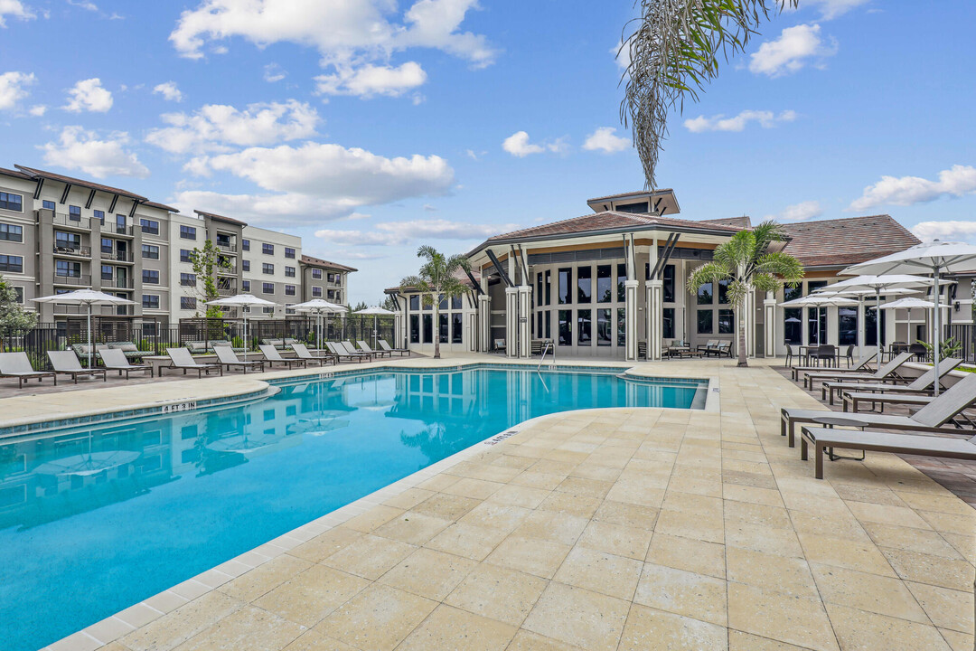 Residences of Highland in Hialeah, FL - Building Photo