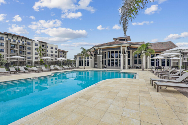 Residences of Highland in Hialeah, FL - Building Photo - Building Photo