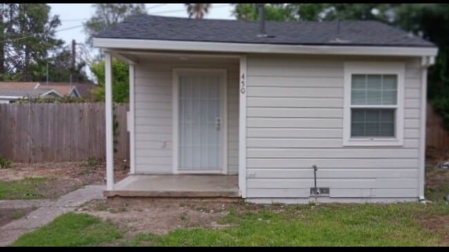 property at 450 Peralta Ave.