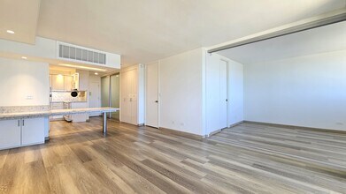 1676 Ala Moana Blvd in Honolulu, HI - Foto de edificio - Building Photo