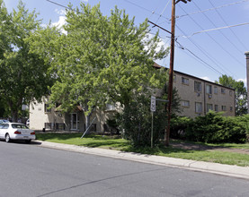 W Green Meadows (Denise Apartments) in Denver, CO - Foto de edificio - Building Photo