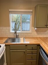 4167 SE Cesar E Chavez Blvd in Portland, OR - Building Photo - Building Photo