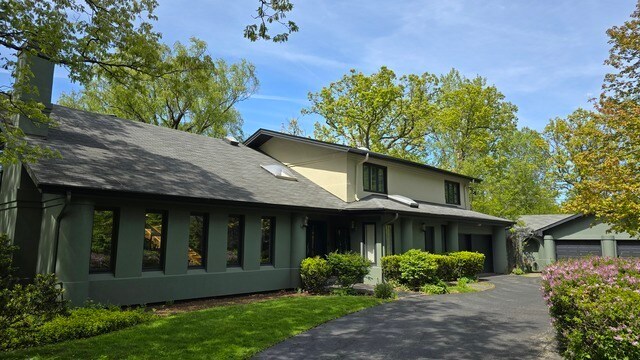 1043 Ridgewood Dr in Highland Park, IL - Foto de edificio - Building Photo