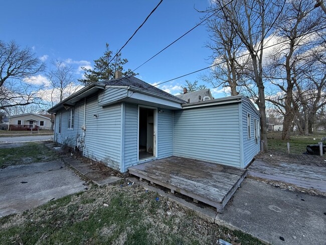 property at 803 E Whitmer St