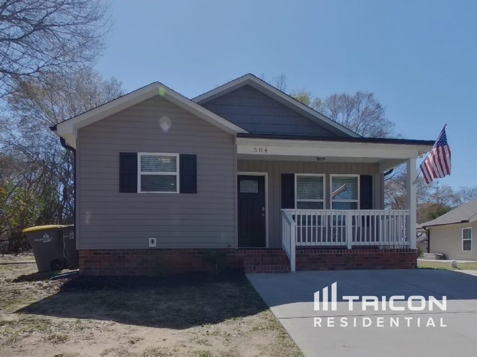 504 E 12th St in Kannapolis, NC - Building Photo